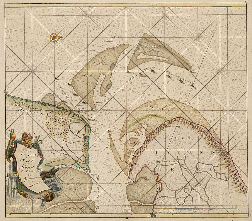 DATIERUNG 1756?–?1782HERSTELLER JOHANNES VAN KEULEN UND SÖHNE Neue Seekarte von Texel und den Horst. Texel und den Horst. Der Teil der Karte mit Den Horst und der V-förmigen Sandbank südlich von Texel ist eingeklebt und sehr genau handschriftlich eingezeichnet. Dies ist eine besondere Karte, weil es, insbesondere vom ersten Zustand, verschiedene Varianten gibt. Dabei sind neben handschriftlichen Zusätzen manchmal auch Kartenstücke entfernt und durch eingeklebte handschriftliche Stücke ersetzt worden. Von dieser Karte ist außerdem ein Manuskript aus 1735 bekannt, das eine Untergrenze bei der Datierung liefert. Die Tatsache, dass von diesem Gebiet so viele verschiedene Kartenbilder gemacht wurden, hat natürlich mit den schnellen Veränderungen des Meeresbodens zu tun. Möglicherweise hat die häufige Anpassung dieser Detailkarte das regelmäßige Aktualisieren der Karte der Seefahrtswege weniger notwendig gemacht. Sammlung Zuiderzeemuseum